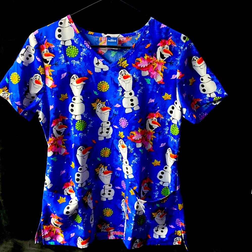 Disney Frozen 2 Olaf Scrub Top, very soft, fall/winter